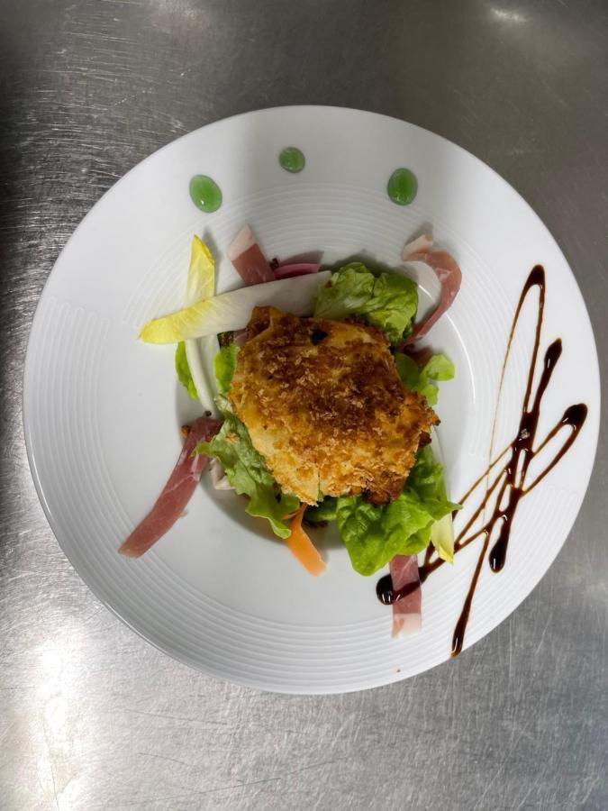 Logis Hotel Restaurant Cazes Arazat Laissac Buitenkant foto