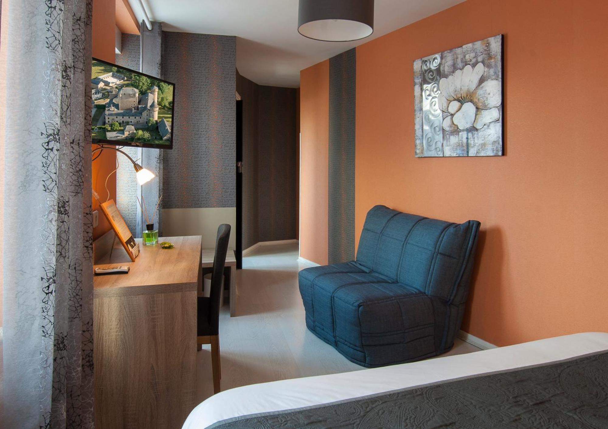 Logis Hotel Restaurant Cazes Arazat Laissac Buitenkant foto