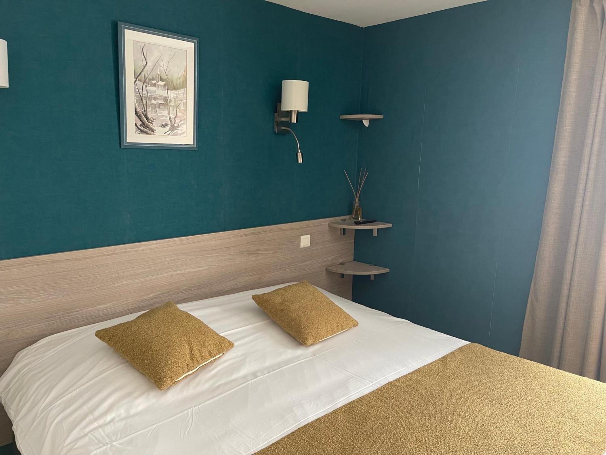 Logis Hotel Restaurant Cazes Arazat Laissac Buitenkant foto