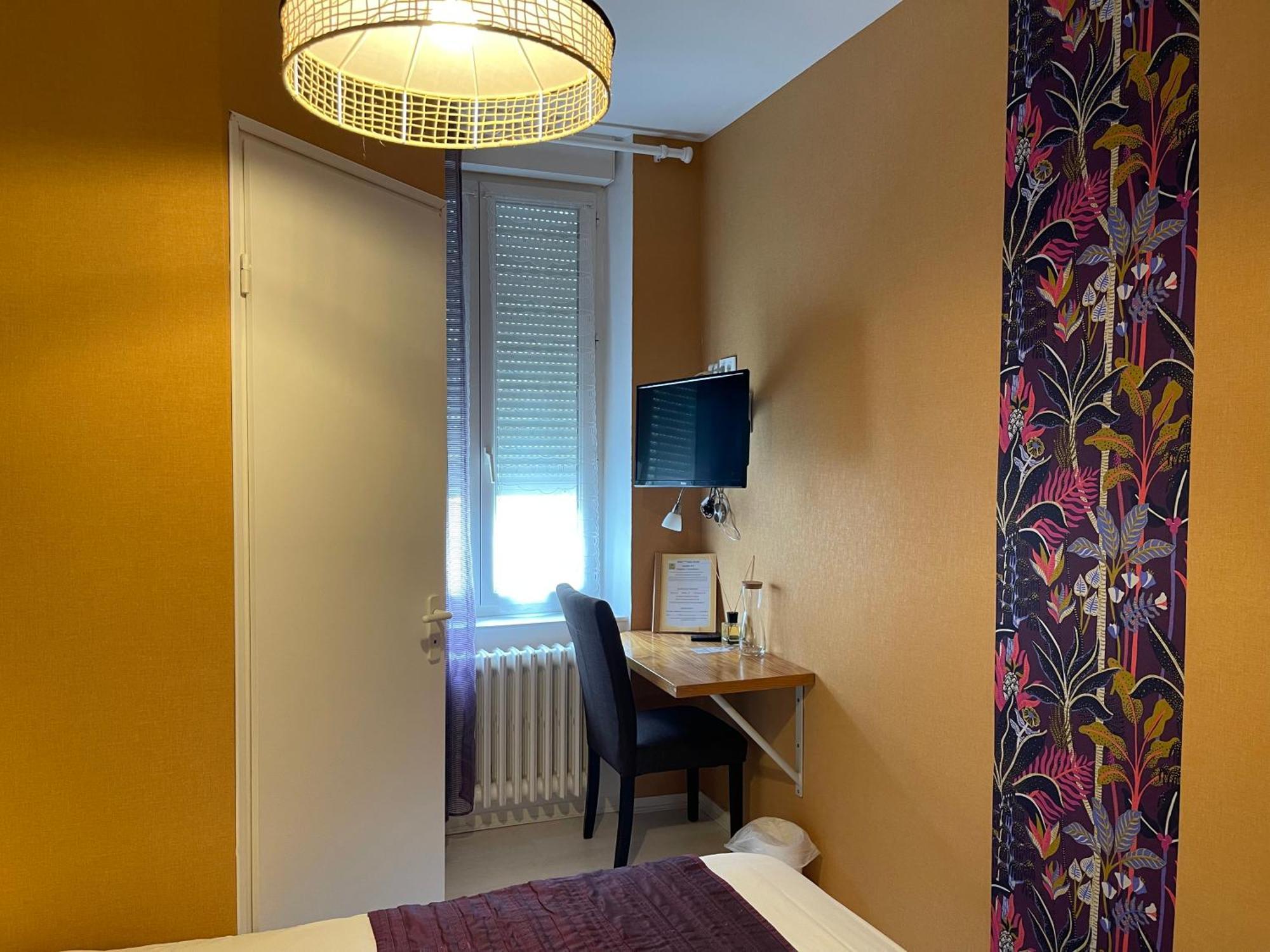 Logis Hotel Restaurant Cazes Arazat Laissac Buitenkant foto