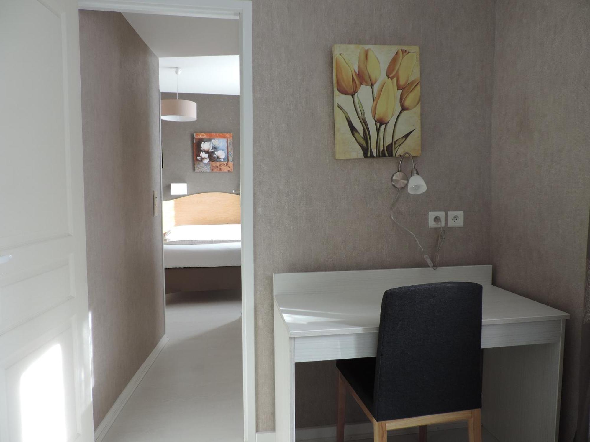 Logis Hotel Restaurant Cazes Arazat Laissac Buitenkant foto