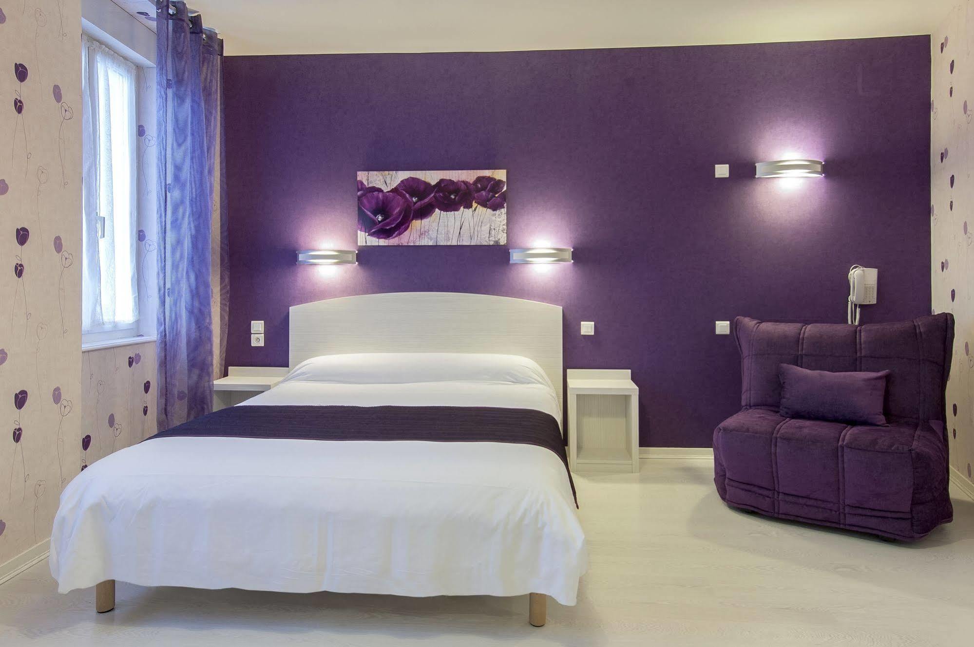 Logis Hotel Restaurant Cazes Arazat Laissac Buitenkant foto