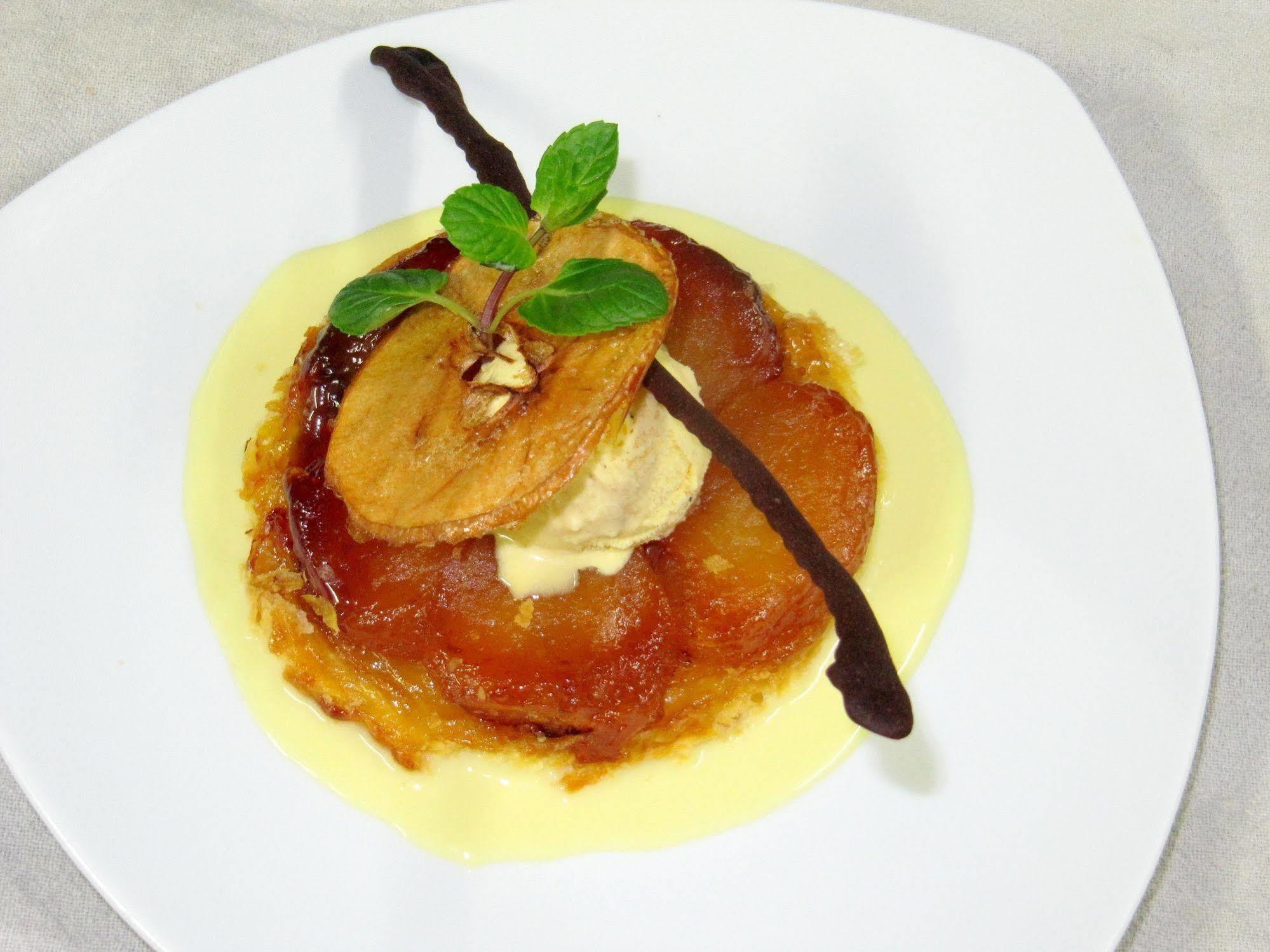 Logis Hotel Restaurant Cazes Arazat Laissac Buitenkant foto